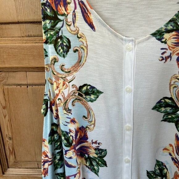Akemi + Kin Small Floral Button Front Blouse Sleeveless Tank - Picture 4 of 10